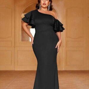 ***NEW**** Off the shoulder on one side black formal gown